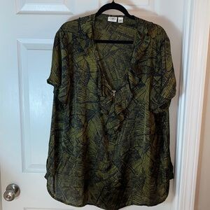 Cato Woman Ruffle Top Green Black Short Sleeve Zipper front Plus Size 26/28W